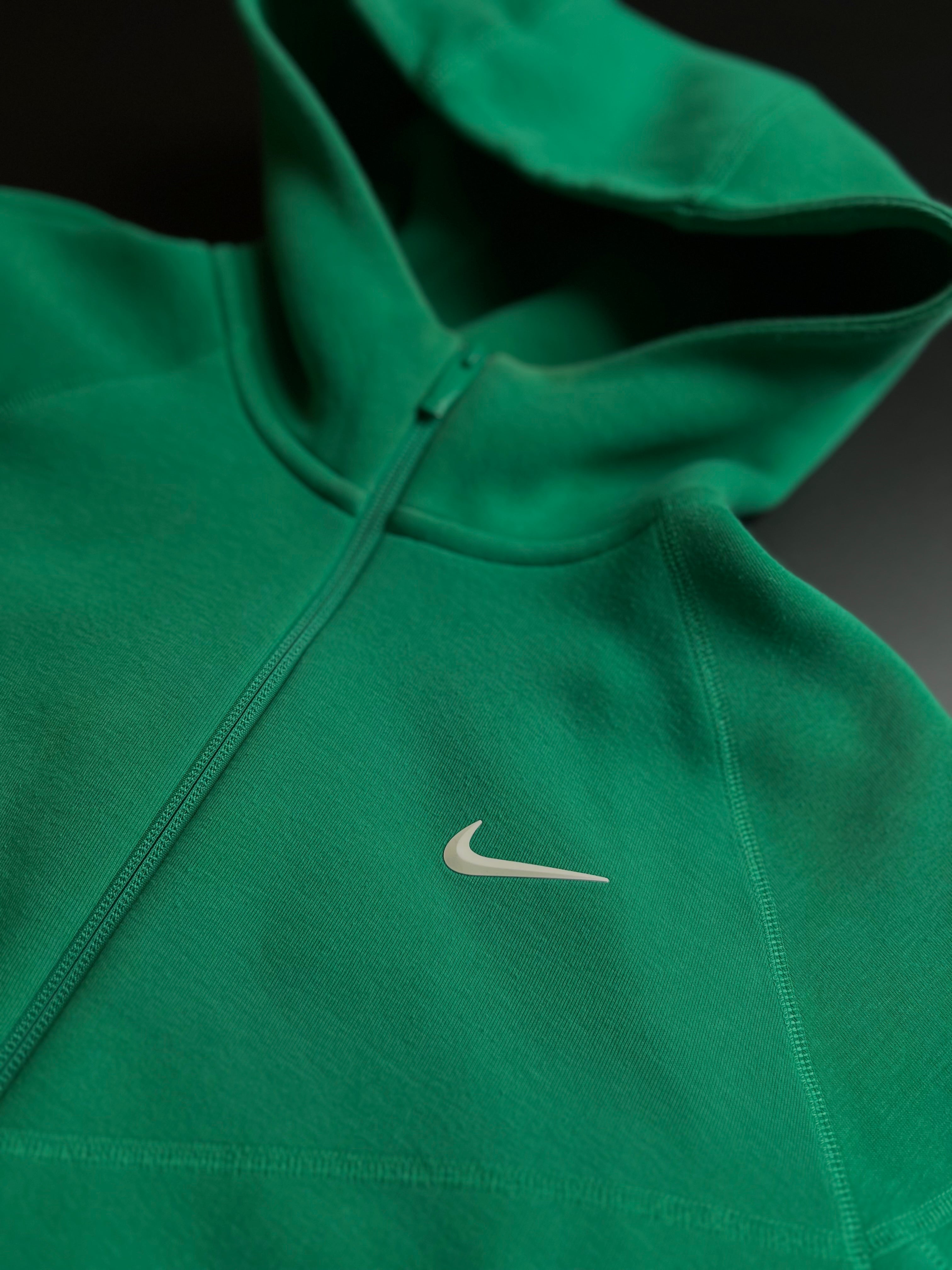 Nike NOCTA green tracksuit in size M, featuring a stylish design and comfortable fit, displayed on a mannequin.