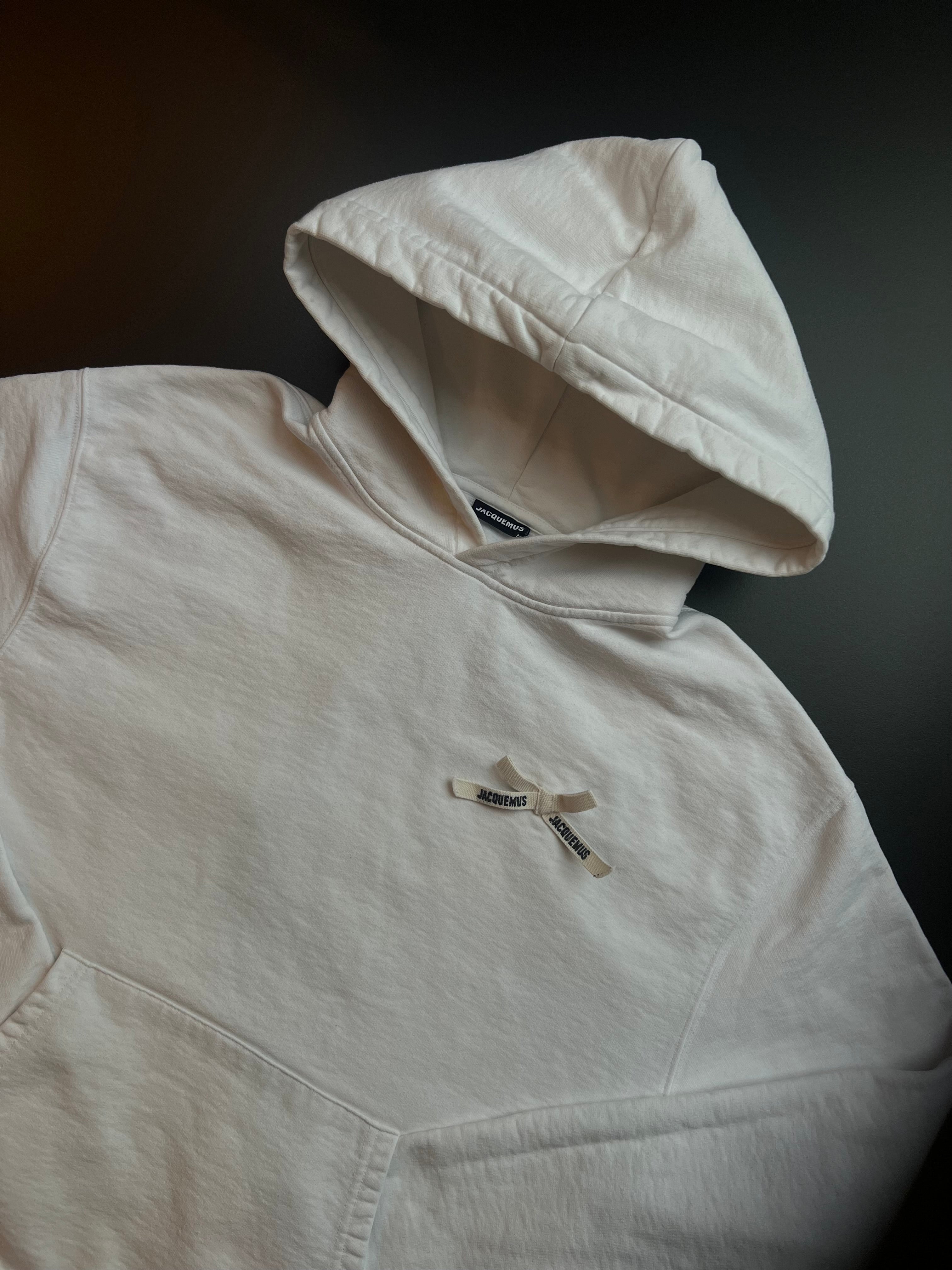 Cream white Jacquemus hoodie in size M, showcasing a relaxed fit and minimalist design for a stylish, casual look.