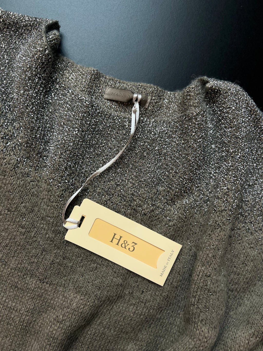 Grey H&3 knit jumper in one size, featuring a cozy texture and stylish design, made in Italy by KM Timeless Vintage.