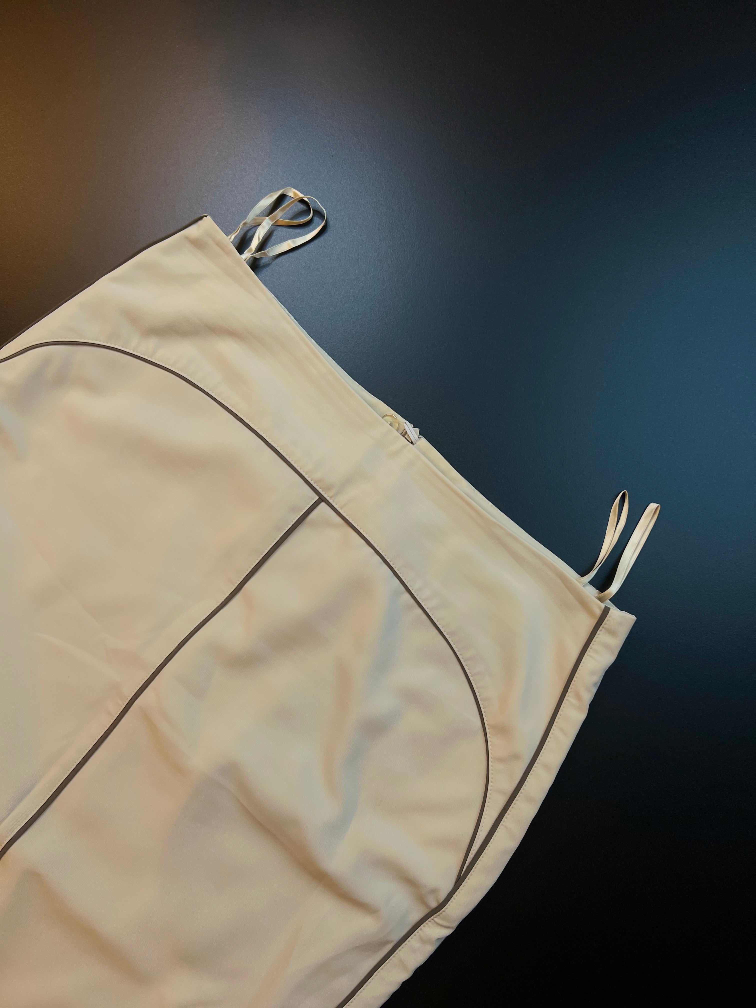 Beige Alba Moda skirt in size 44, featuring a classic design and soft fabric, displayed on a neutral background.