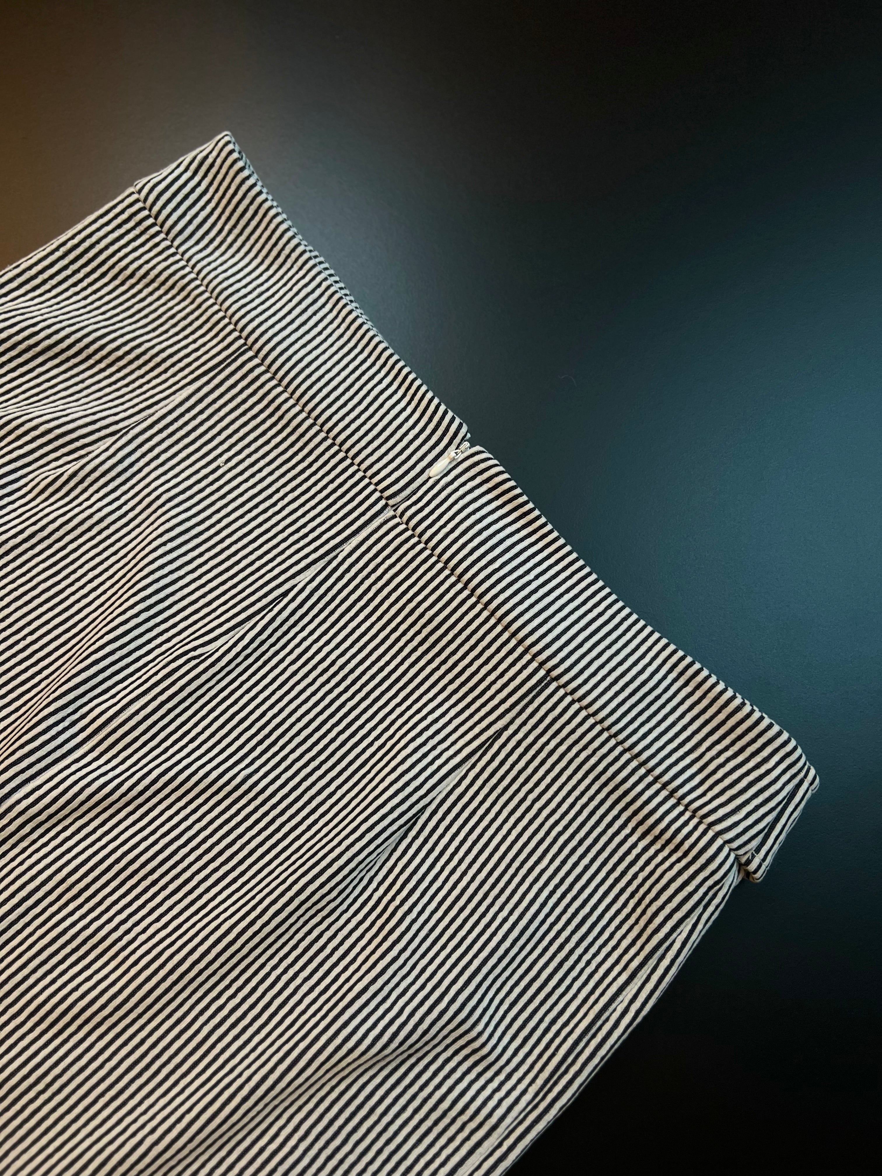 Black and white striped Ann Taylor Factory skirt in size 14P, featuring a classic design and lightweight fabric.